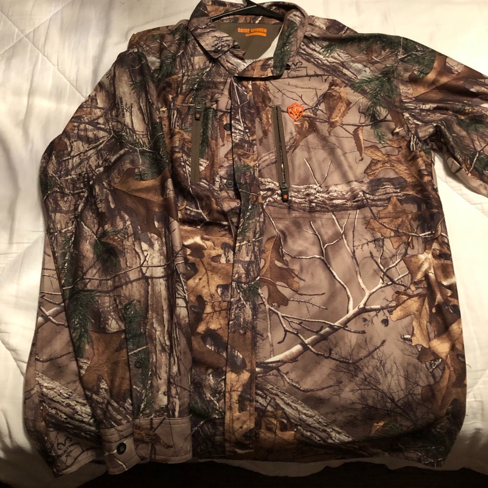 Game winner performance button up